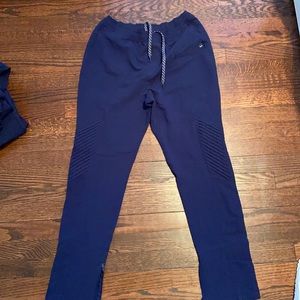 NWOT Jaanuu motor scrubs